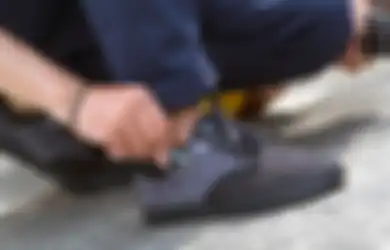 5 Tips Bikin Sneakers yang Kekecilan Jadi Longgar dan Pas di Kaki