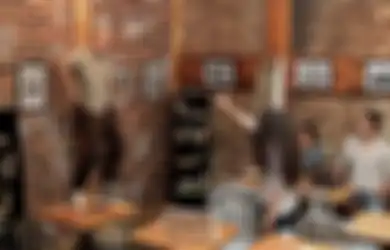 Bikin Prank Punya Kekuatan Super Cewek Ini Sukses Bikin Orang-orang Kabur dari Coffee Shop