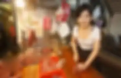 Tukang Daging Cantik Ini Jadi Fenomena di Internet