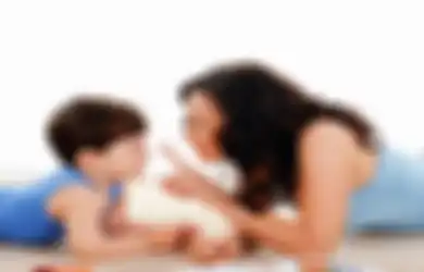 Benarkah Anak Laki-laki yang Terlalu Dekat dengan Ibunya akan Bersikap Feminin?