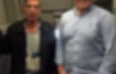 Ketika Laki-laki Inggris Berswafoto Bersama Pembajak Pesawat EgyptAir, Media Menyebut Ini sebagai 'Selfie Terbaik' yang Pernah Ada