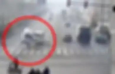 Terungkap, Misteri Video Mobil Melayang di China