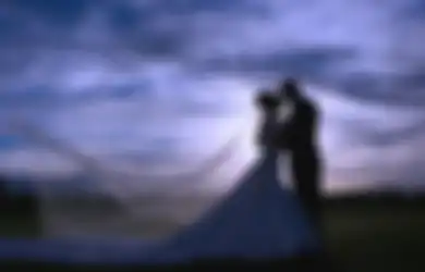 Apa Bedanya Jatuh Cinta dan Bangun Cinta?