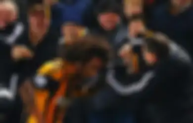 Pesepakbola Ini Memotong dan Melelang Rambut Demi Membantu Penderita Kanker