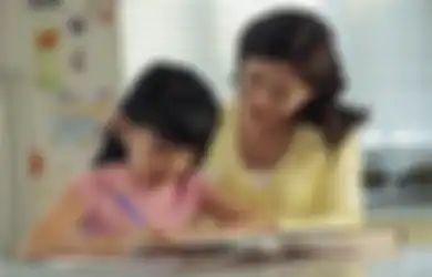 4 Langkah Bimbing Anak Kerjakan PR