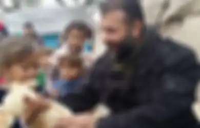 Rami Adham, Mempertaruhkan Nyawanya Demi Menyelundupkan Mainan untuk Anak-anak Suriah