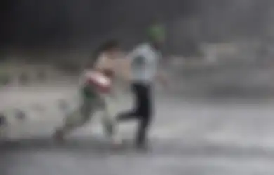 Benarkah Berlari saat Hujan Bikin Tubuh Kita Makin Basah?