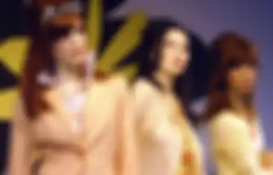 Mengapa Kancing Baju Pria dan Wanita Berlawanan?