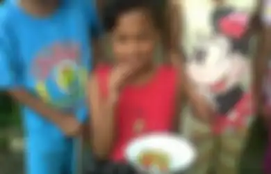 Bocah Ini Habiskan Sepiring Lombok Saban Hari