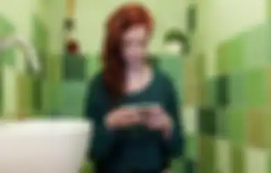 Setop Membawa Ponsel ke Kamar Mandi atau Anda Harus Siap Menanggung Risiko Ini