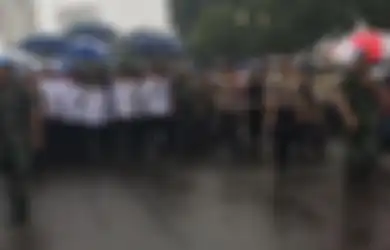 Setelah Jaket Bomber, Akankah Payung Jokowi Diburu Orang?