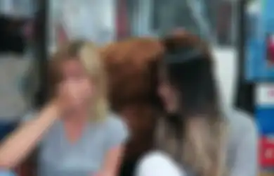 Fenomena Awkarin dan Cara Menghasilkan Uang Lewat YouTube