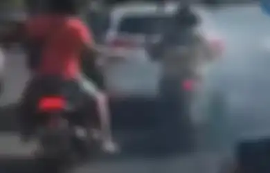 (Video) Buru Buronan Narkoba, Cara Pegang Senjata Anggota BNN Ini Justru Bahayakan Warga