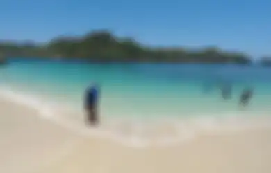 Keindahan Pantai Tiga Warna di Selatan Malang