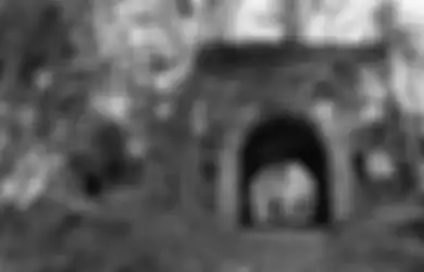 Deburan Ombak Samudera Hindia Iringi Luncuran Timah Panas di Jantung Tahanan, Inilah Bukit Nirbaya di Lapas Nusakambangan, Tempat Eksekusi Napi di Tengah Malam dengan Kayu Terpancang