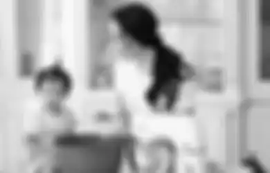 Secantik Pemiliknya, Ini Dia Dapur Serba Putih nan Stylish Milik Ririn Ekawati