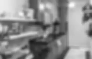 Bukan Putih atau Krem, Ini Pilihan Warna Dapur @fadiafabiona Bergaya Klasik yang Cantik