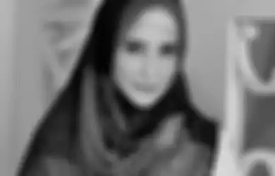 Dulu Banyak Bintangi Film Panas, Kini Inneke Koesherawati Tampil Tertutup dalam Balutan Pakaian Mewah, Tampilan Rumahnya Tak Kalah Mencolok!