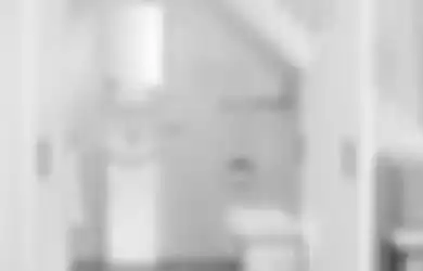 Tips Buat Kamar Mandi Bawah Tangga, Perhatikan Ketinggian Langit-langit!