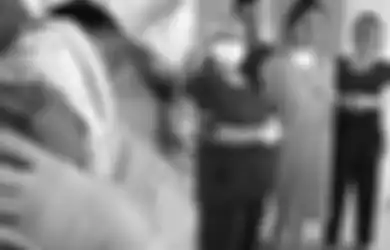 Tim Medis Tak Kuasa Menahan Tangis ketika Melihat Ibu yang Koma 'Dibangunkan' oleh Bayinya yang Baru Lahir