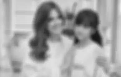Peluk Nia Ramadhani, Mikhayla Lontarkan Permintaan Mustahil, Tangis Istri Ardi Bakrie Pecah Tahu Putrinya Inginkan Hal Ini