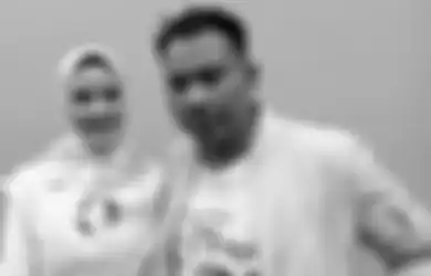 10 Meme Kocak dari Aksi Dramatis Vicky Prasetyo Grebek Rumah Angel Lelga! 