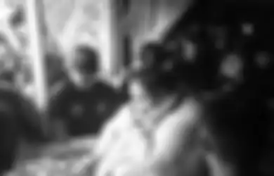 Relawan Sampai Harus Menjebol Dinding Rumah, Berikut Video Detik-detik Proses Evakuasi Titi Wati yang Berlangsung Menegangkan