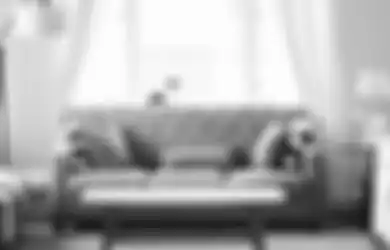 Tak Perlu Panggil Tukang Cuci, Begini Tips Anti Gagal Bersihkan Noda Tinta pada Sofa