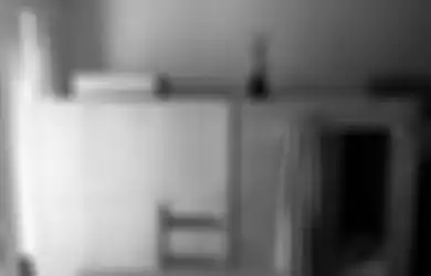 Hindari Bayar Sewa Apartemen yang Mahal, Orang Ini Buat Pod Tidur di Ruang Tamu Temannya