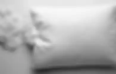 Siapkan Satu Cangkir Pemutih Saat Melihat Noda Kuning di Bantal, Ini yang Terjadi!