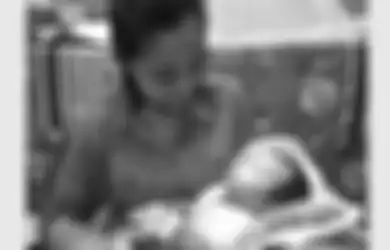 Ibu dari Bayi Bernama Joko Widodo Ma'ruf Mendapat Kado Misterius