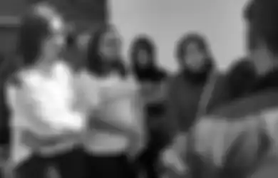 Janggal, Ratusan Mahasiswa Menangis Tak Bisa Nyoblos Gegara Cuma Bawa E-KTP