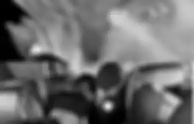 Mencekam! Saat Bus yang Mengangkut Personil Brimob di Timpuki Batu Oleh Massa Pada Kericuhan 22 Mei, Pecahan Kaca Berhamburan!