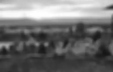 Isak Tangis Pengungsi Tragedi Gempa dan Tsunami Palu Pecah Saat Menunaikan Shalat Id di Kamp Pengungsian, Seorang Wanita Tak Sadarkan Diri