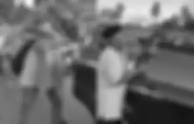 Ngakak, Bocah Kecil Ini Menangis dan Mengamuk Gegara Tak Ada Jaringan Internet Saat Mudik ke Kampung Kakeknya