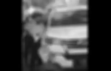 Detik-detik Polisi Todong Pistol ke Pengemudi Toyota Fortuner di Mojokerto, Pelaku Tabrak Lari Tapi Tak Mau Turun dari Mobil Mewahnya