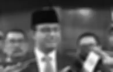 Sempat Disalami Jokowi, Anies Baswedan Hendak Meninggalkan Kursi Usai Pengumuman Pemindahan Ibu Kota, Ruangan Jadi Riuh dan Sang Gubernur Kembali Duduk