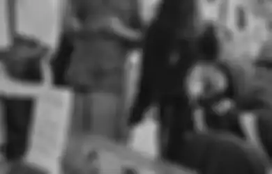 Dibunuh Secara Sadis oleh Istri Kedua, Edi Chandra dan M Adi Pradana Dikuburkan dalam Liang Lahat yang Sama, Istri Pertama Hampir Pingsan di Pemakaman