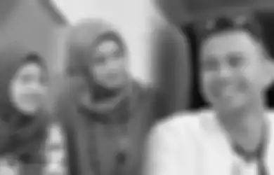 Pernah Dikirimi Bunga Mawar Merah Sampai Depan Kamar oleh Raffi Ahmad, Lihat Penampakan Rumah Mewah Desy Ratnasari yang Asri dan Jauh dari Hiruk Pikuk Kota