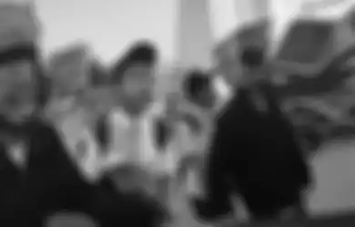 Ditilang Polisi Karena Tak Pakai Helm, Bapak Ini Menangis Termehek-mehek Saat Sang Anak Dinasihati Oleh Polwan, Tingkahnya Bikin Petugas Bingung