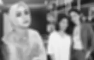 Rumah Tangga Sang Ayah Hancur Lebur, Putri Ikke Nurjanah Ungkap Pertemuan Pertama Ketika Aldi Bragi Kenalkan Ririn Dwi Ariyanti : Aku Bisa Tahu Kalau Dia Berbeda