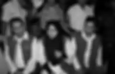 Gigit Jari Terbuai Jatuh ke Lubang yang Sama, Tukang Nasi Uduk Korban First Travel Ungkap Awal Mula Tergiur Umrah Murah, Tangisnya Pecah Sadari Gagal Berangkat dengan Ibunya yang Kini Sudah Tiada