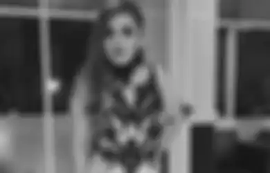 Goyang Kelewat Heboh, Penyanyi Dangdut Ini Tak Sadar Bajunya Melorot Sampai Dada Saat Manggung, Terlalu Pede Hingga Hiraukan Sorakan Para Penonton