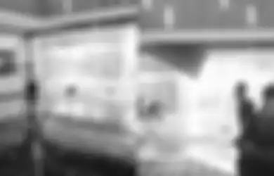 Tumpah dengan Deras Bak Air Terjun, Atap Ruang Tunggu XXI Solo Paragon Ambrol Usai Diterpa Hujan Deras, Buat Pengunjung yang Sedang Nikmati Malam Minggu Panik