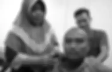 Baru Jam 6 Pagi Antrean Sudah Sampai Ratusan Orang, Youtuber Ini Dibuat Geleng-geleng Kepala Saat Kunjungi Rumah Praktek Ningsih Tinampi, Ungkap Syarat Berobat di Tempat Ahli Pengobatan Alternatif Viral Ini