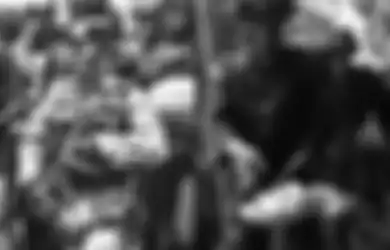 Seliweran di Tengah Pesta Pernikahan, Video Para Prajurit TNI AU Lintasi Hajatan Jadi Viral, Tersipu Malu Saat Ditawari Makanan Suguhan, Warga: Ayo Mas Sikat Aja!