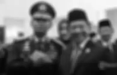 Sama-sama Duduk di Sofa Pakai Celana Jeans, Begini Gaya Idham Azis Semasa Muda, Kompak Bersama Seniornya Tito Karnavian, Siapa Sangka Keduanya Jadi Kapolri