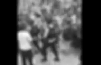 Ngamuk Saat Disuruh Beli Karcis, Seorang Oknum Brimob Hajar 2 Penjaga Loket Hingga Lepaskan Peluru Tembakan, Kapolda Sulbar dan Aktivis Ham Angkat Bicara