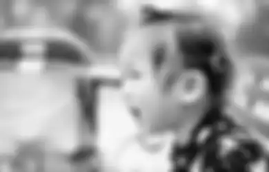 Saksikan Langsung sang Ibu Ditikam Pakai Pisau oleh Orang Asing, Dua Balita Ini Hanya Bisa Menangis Kencang Saat Nyawa Ibunya Dihabisi Seorang Pria Berjaket Hitam