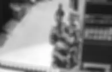 Pakai Cara Tak Lazim, Dalam Hitungan Detik Komplotan Maling Berhasil Gasak Sepeda Motor Jamaah Masjid, Aksinya Sempat Terekam CCTV 